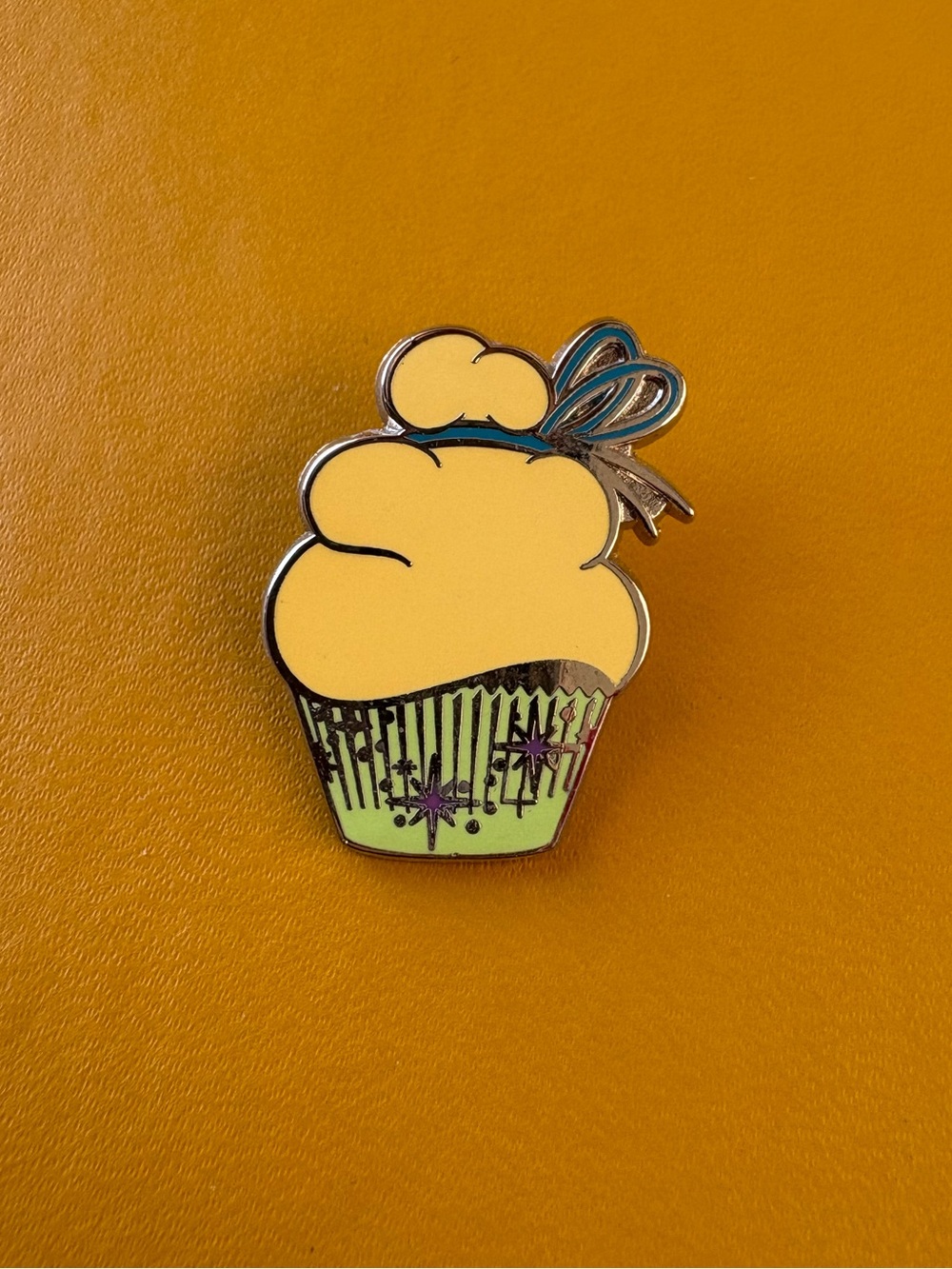 Tinker Belle Disney Pin Character Cupcakes 2011 Enamel Collectors Pin
